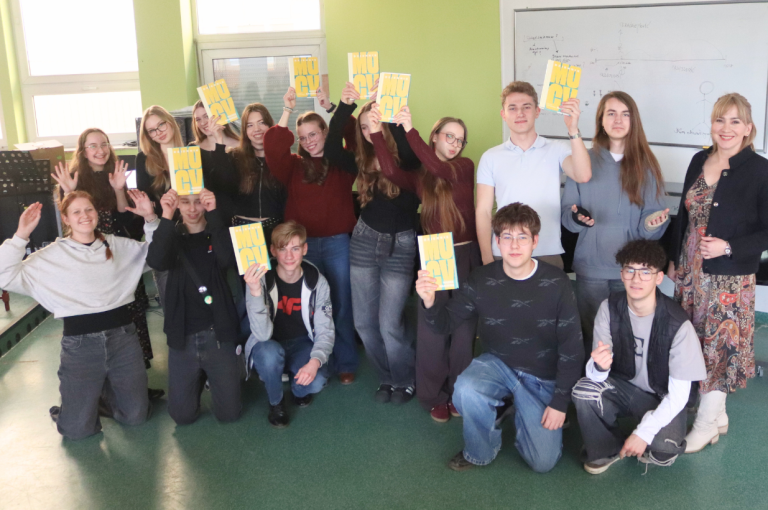 posty aktualnosci okładka